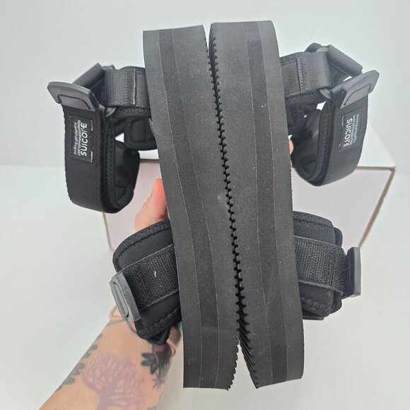 Suicoke | CEL-VPO Cab black monochrome strappy platform slide sandals | WMS 7 - Picture 11 of 12